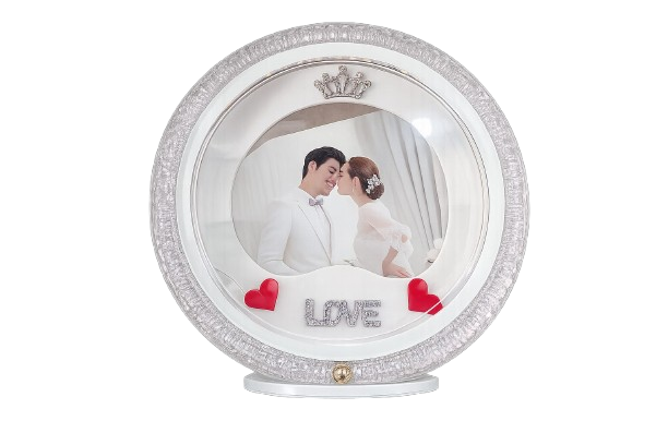 Illuminate your most cherished memories with our Personalized Round Crystal LED Photo Frame. This elegant tabletop piece blends functional ambient lighting with a romantic, high-end design, making it the ultimate showcase for weddings, anniversaries, and couple portraits.
Personalized Gifting: An unforgettable present for Valentine’s Day, weddings, engagements, and milestone anniversaries. Round Crystal LED Photo Frame